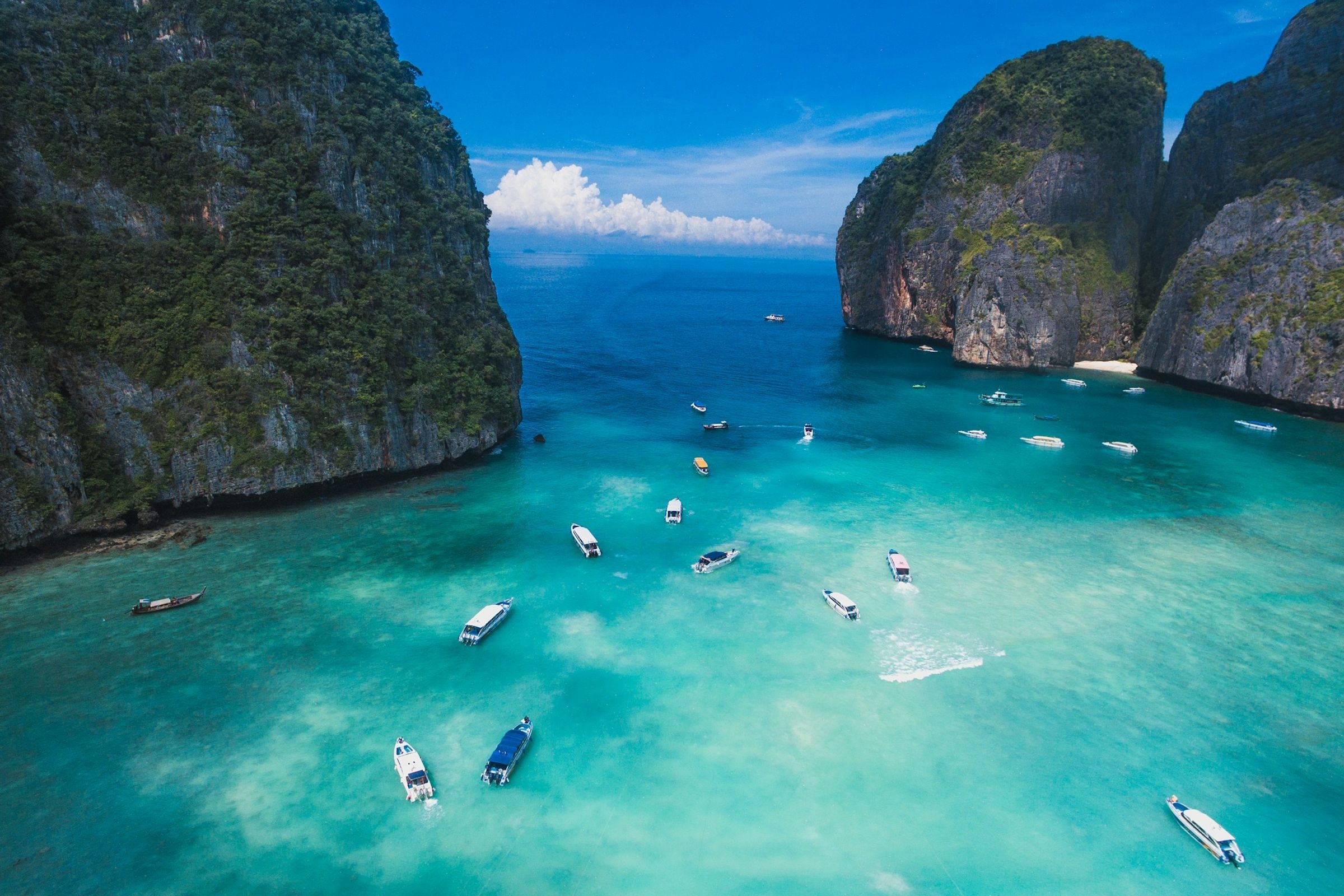 Turquoise water and limestone cliffs of Maya Bay, Phi Phi Islands, Thailand